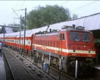 Indian Railway रेलवे ने ग्रीष्म ऋतु 2024 में शुरू किया रिकॉर्ड संख्या में अतिरिक्त ट्रेनों का संचालन