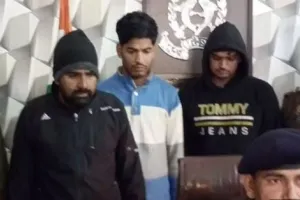 Agra News : परीक्षा का ठेका लेने वाले  गैंग के तीन सदस्य गिरफ्तार, देता था एग्जाम- खुले कई राज