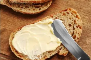 health-news गरमा-गरम पराठों पर मक्खन स्वाद दुगुना हो जाता शरीर पर क्या होता है असर