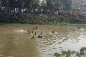Hamirpur News : गांव के तालाब में नहा रहे थे बच्चे, अचानक तीन बच्चे चीखने लगे- साथी छोड़कर भाग गए; फिर जो हुआ