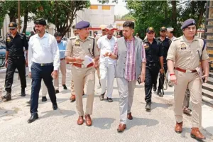 Mahrajganj News : जिलाधिकारी अनुनय झा और पुलिस अधीक्षक सोमेंद्र मीणा द्वारा नामांकन स्थल का निरीक्षण 